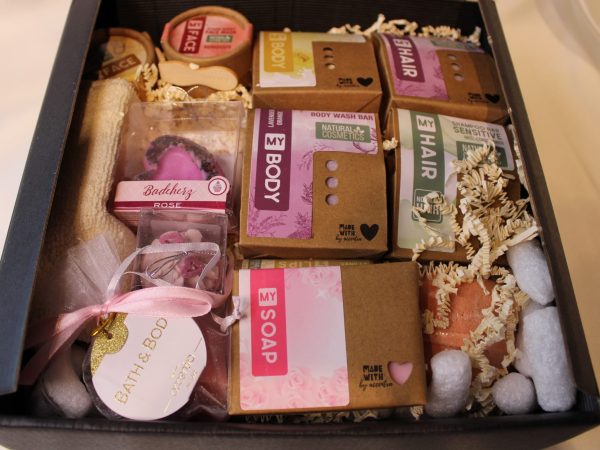 Wellness Bath & Body Gift Box (14PCS)